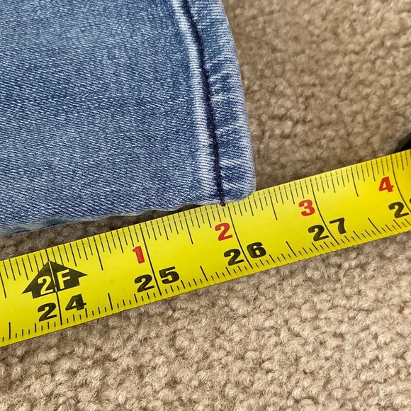 Abercrombie & Fitch | Light-Wash Denim SHORT-Inseam Simone High-Rise Jeans - Picture 12 of 14